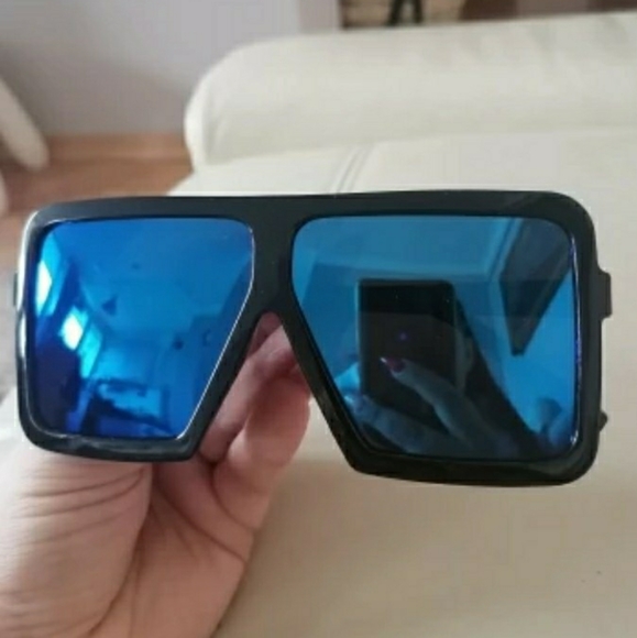 🕶Blue Mirrored Square Sunglasses🕶 - Picture 2 of 2